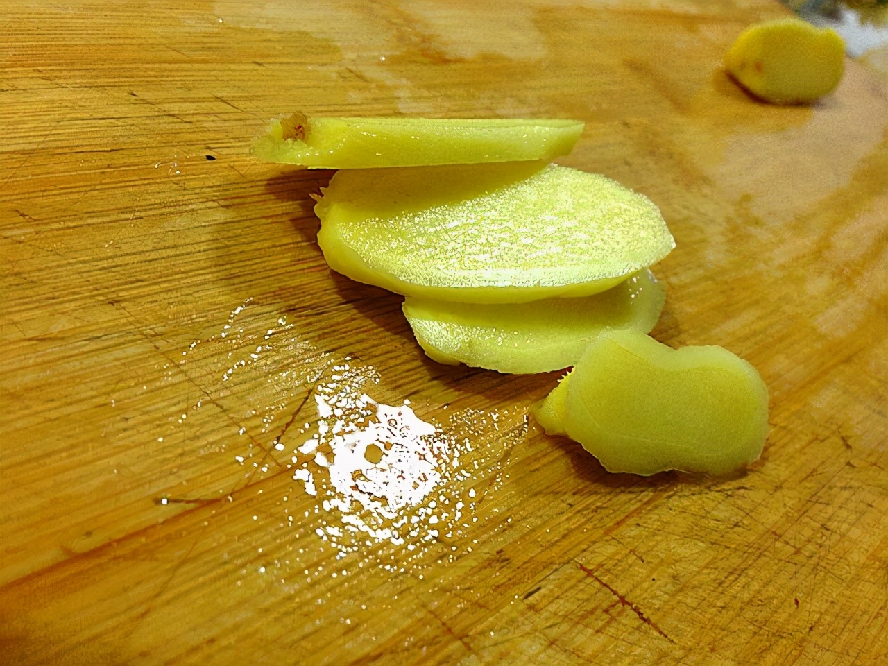 凉拌鸡丝的鸡丝又柴又硬,凉拌鸡丝做法加黄瓜丝和胡萝卜丝