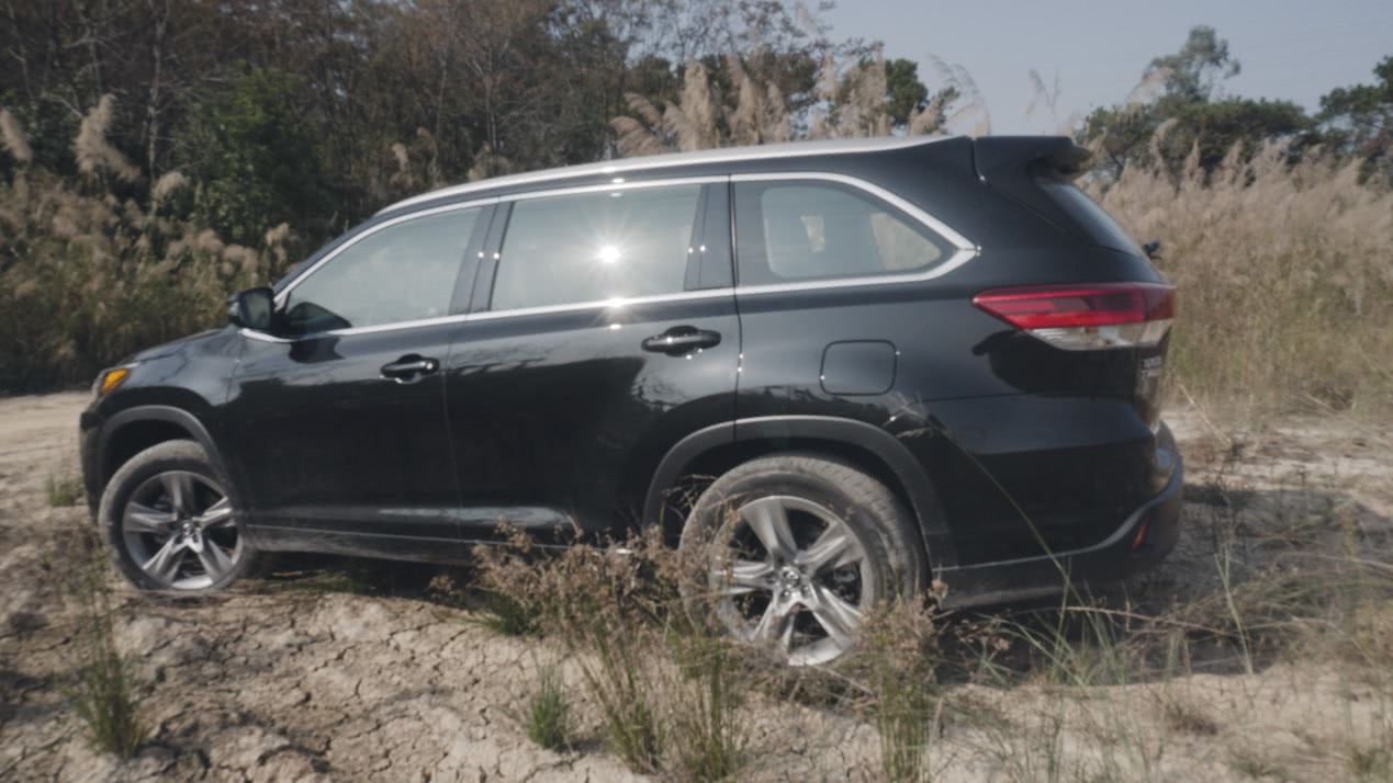 小姐姐试驾汉兰达,试驾丰田小型车