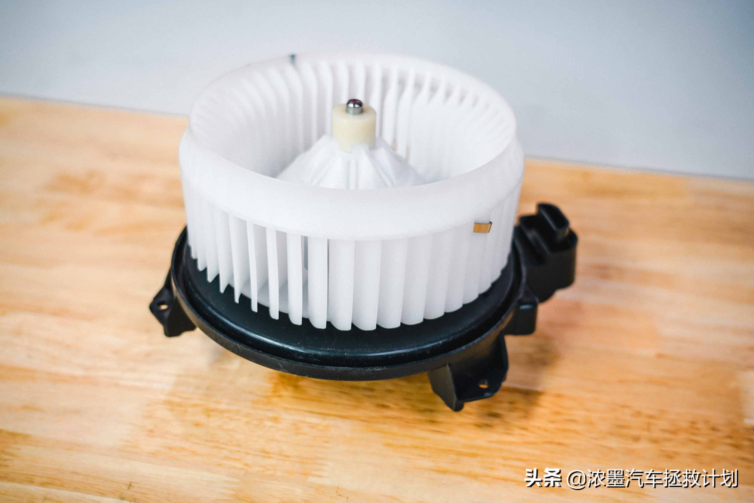 一代经典丰田普瑞维亚,丰田普瑞维亚依然经典