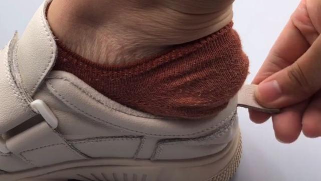 鞋子后面的小尾巴可以修吗,鞋子后面的小尾巴怎么去除