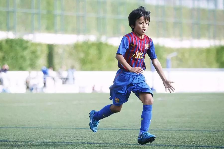 他被誉为足球天才,梅西作为偶像20年如一日的强大