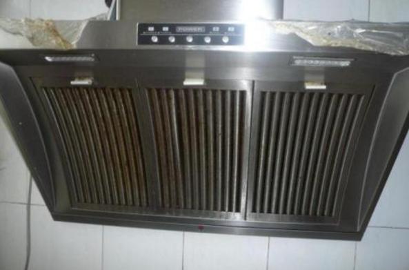 油烟机的风扇叶的油污用什么清理,油烟机滤网上的胶状油污如何清理