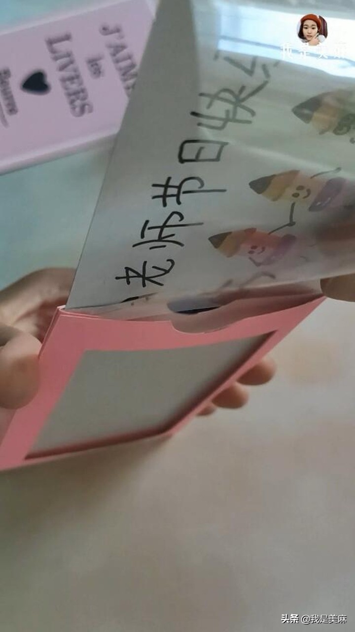 教师节手工贺卡前面有一支小铅笔,教师节七彩贺卡创意简单