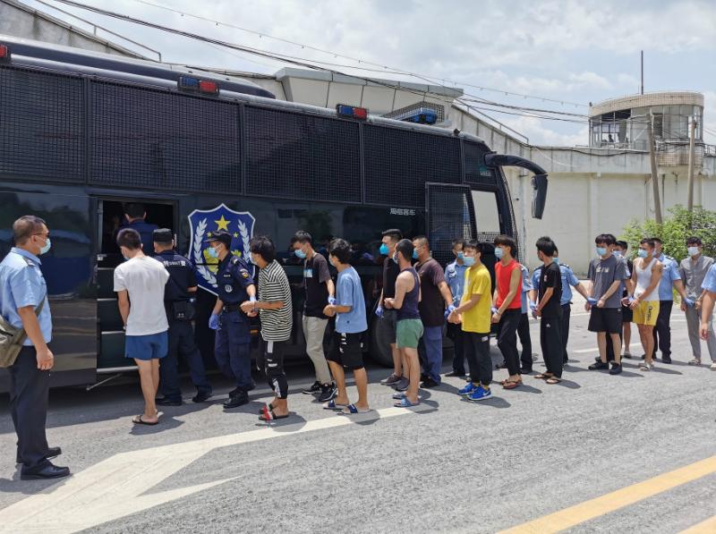 网络水军冒充记者敲诈勒索,广州警方打击网络水军系列案