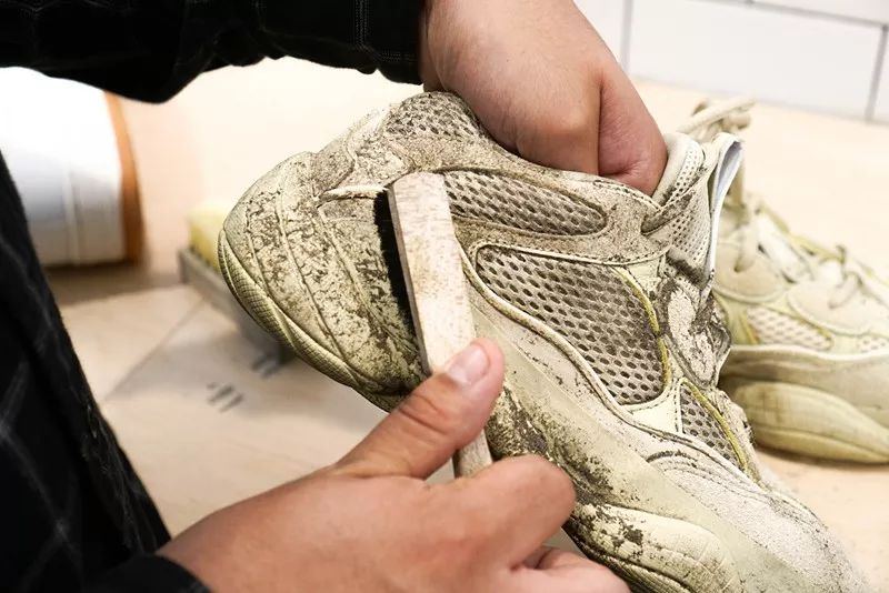 球鞋表面脏了怎么清理,球鞋脏了怎么修复