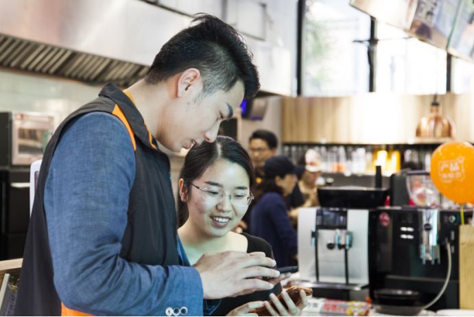 每天5万步，飞虹路上的又乐年轻人，“走”出来的中国餐饮B2B