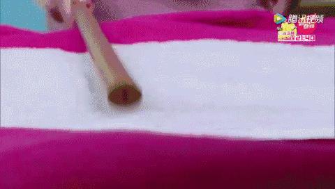 大衣不用熨烫怎么去褶皱,大衣不用洗的办法