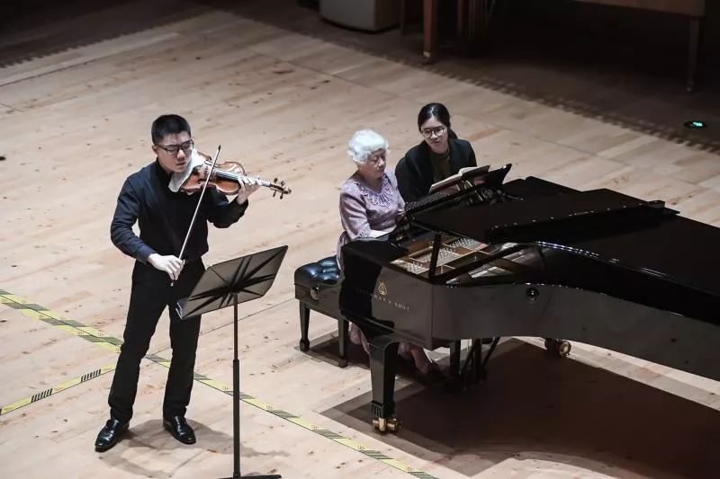 岁月流转琴声依旧,时光流转琴声依旧什么意思