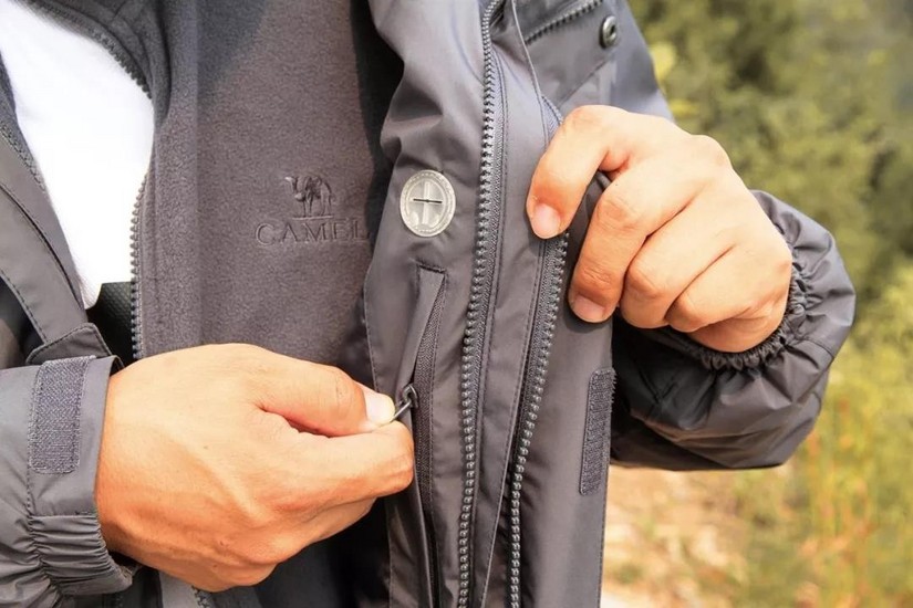 camel骆驼女款三合一冲锋衣珊瑚红,camel骆驼冲锋衣全天候锁暖