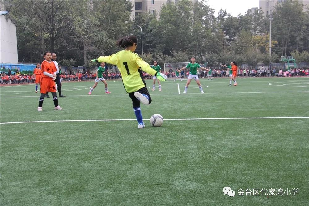 小学班级足球联赛火热开赛,石嘴山市小学校园足球联赛