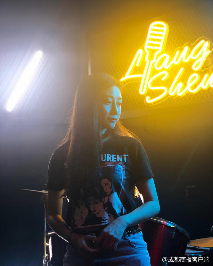 抖音上很火的一个原唱女歌手,成都妹儿抖音原唱