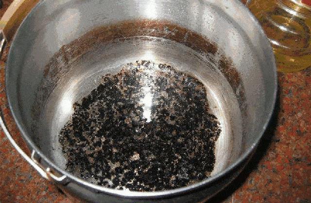 变态的韩国人发明了一款厨房神器，用它擦一擦家里各种锈迹、顽固污渍一扫而光！一分钟亮洁如新！