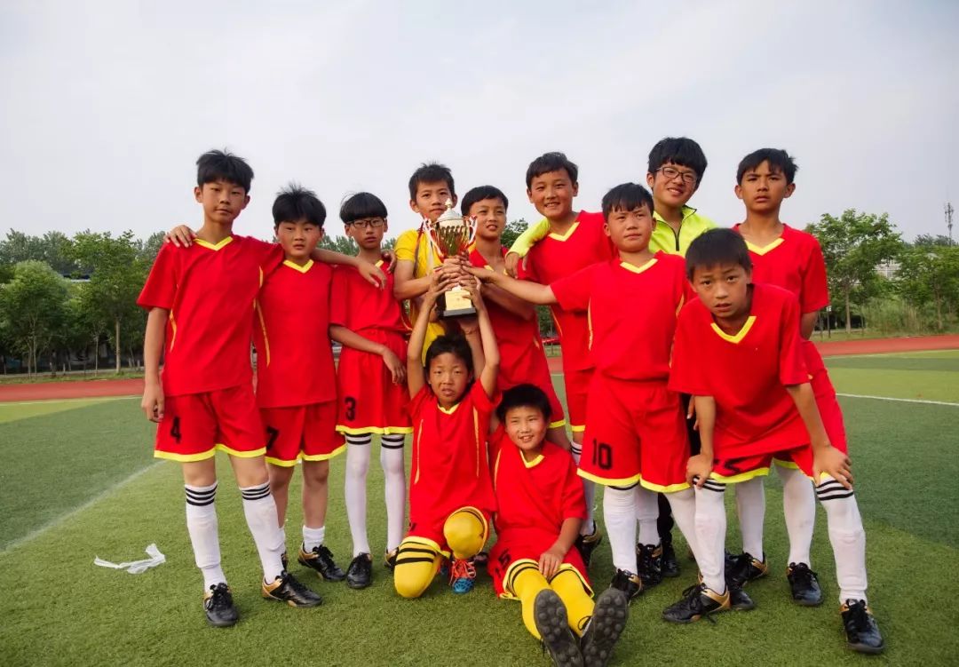 体现素质教育成果的照片,展现教育新变化的图片