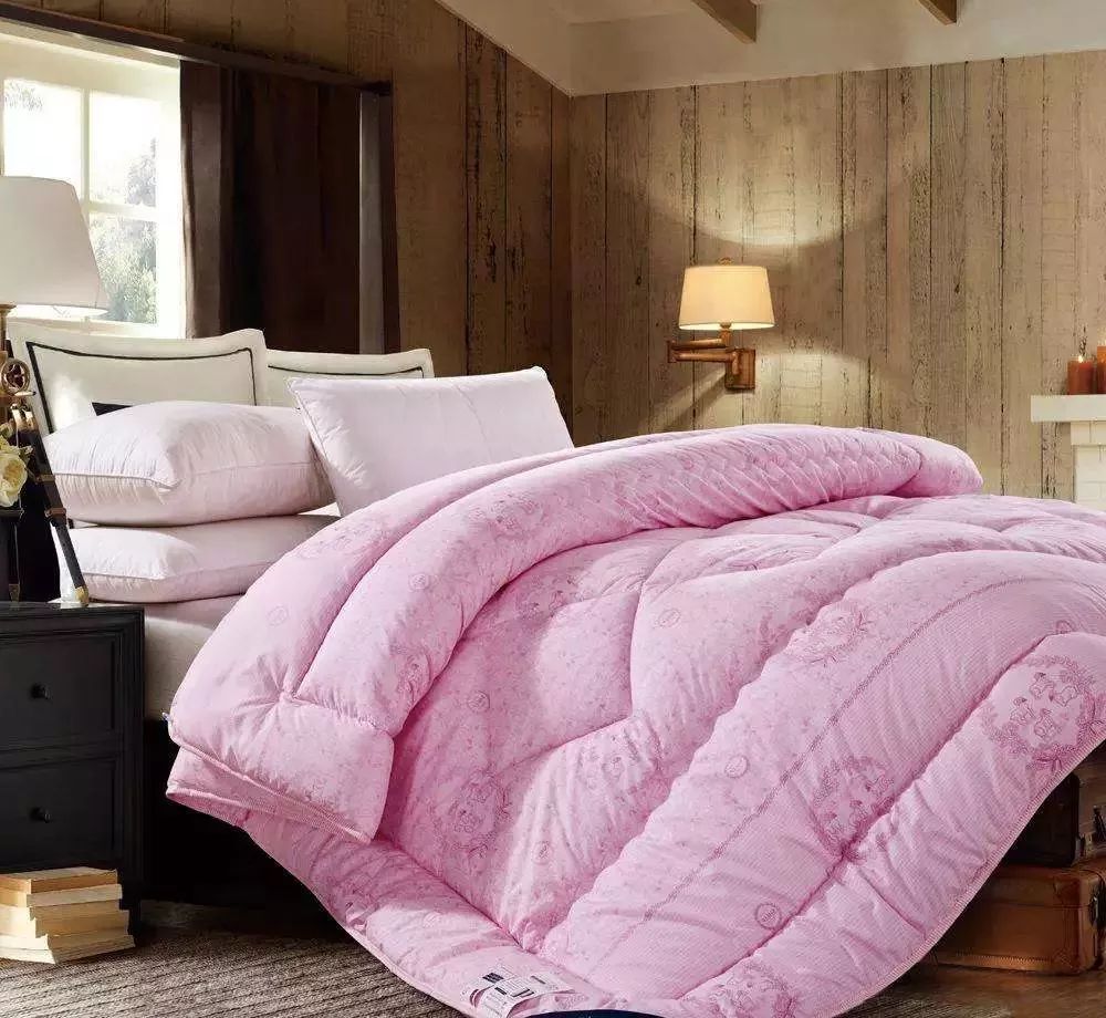 降温了盖好小被子,降温了被子裹起来