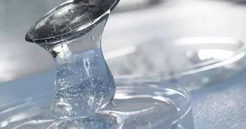 23岁后的女人用点好的！只需599元的SV冻龄水为何被誉为欧洲女性的驻颜神器？SV冻龄水胜于神仙水天然安全高效