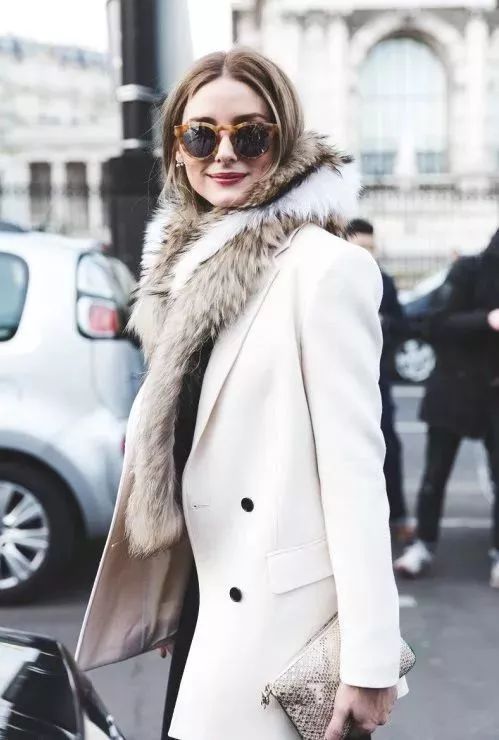 大衣不用熨烫怎么去褶皱,大衣不用洗的办法