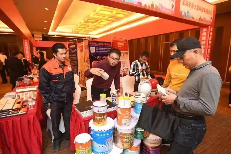 政府搭台聚企业唱戏,政府搭台企业唱戏下一句