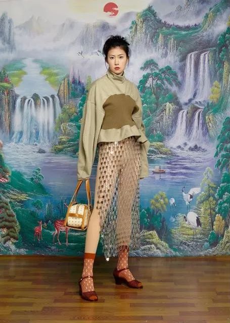 中国大妈才是地球上最敢穿的街头王者!当红时尚单品都是你妈玩剩下的