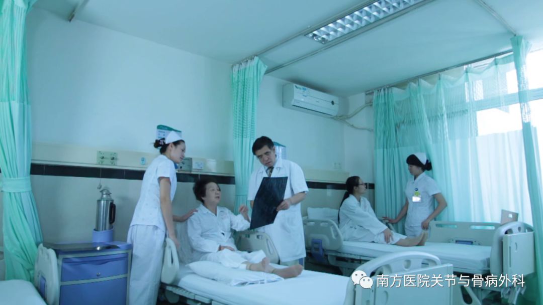 老人骨折保守治疗后要注意什么,老人骨折要吃什么比较补