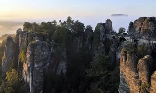 世界上最奇葩的国界线竟然长这样,盘点世界上最奇葩的10条国界线