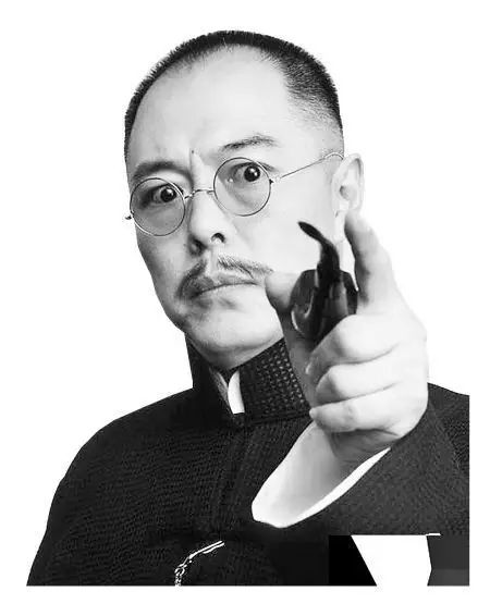 “皇阿玛”张铁林豪宅曝光，一屋子的收藏品究竟价值几何？