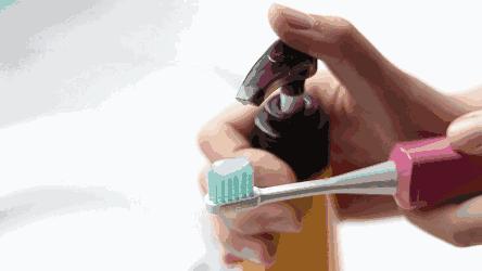 专治牙黄口臭超好用牙膏明星同款,牙膏测评美白去黄清新口气第一名