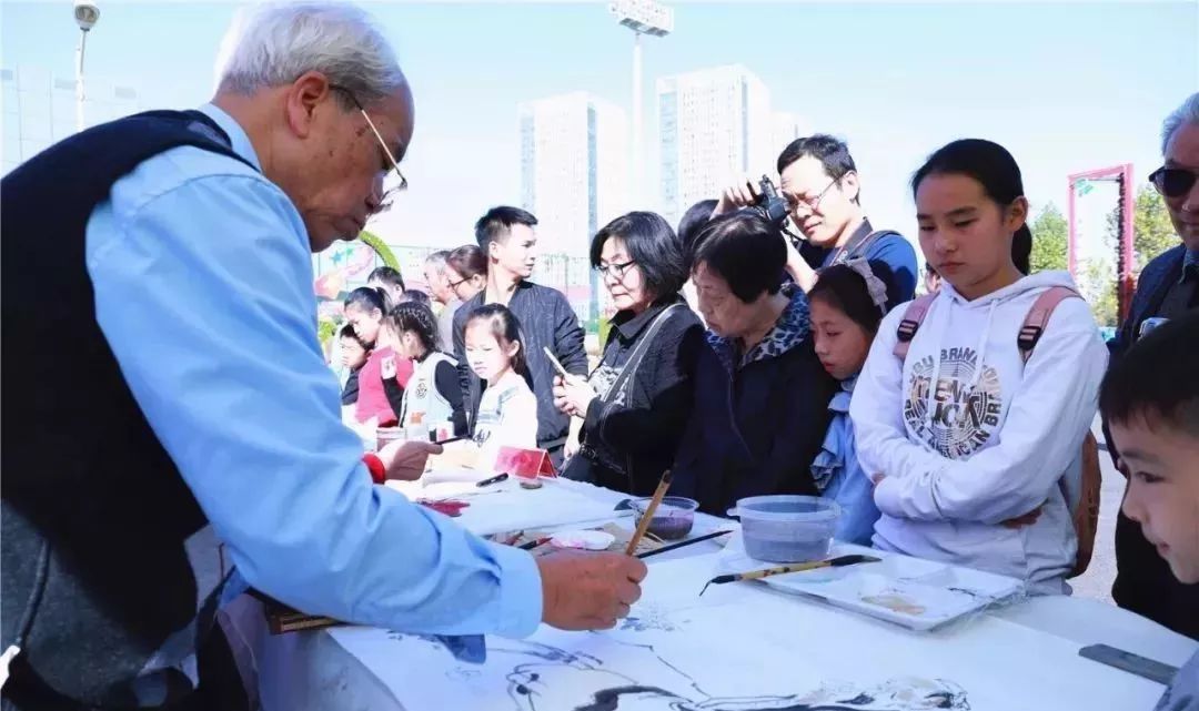 体育中心看展菊,在体育中心玩乐的一天