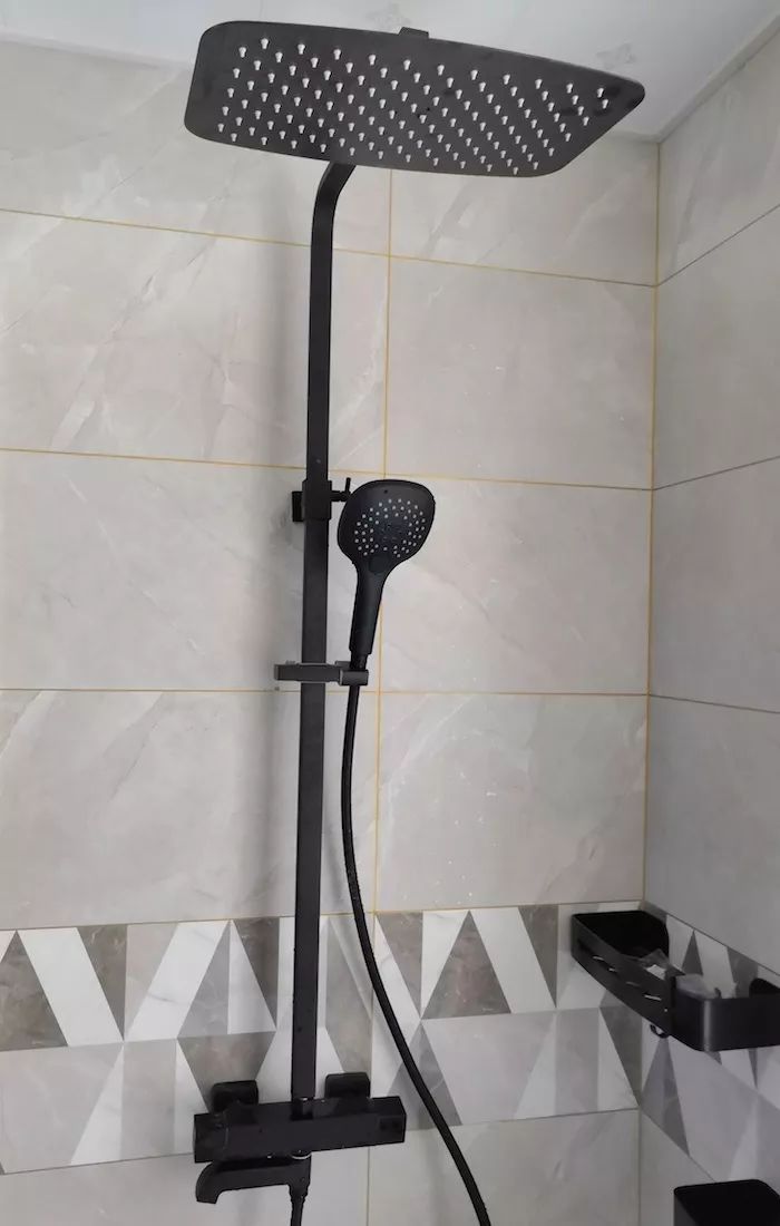 金色淋浴花洒和银色哪个好,淋浴门黑色花洒银色