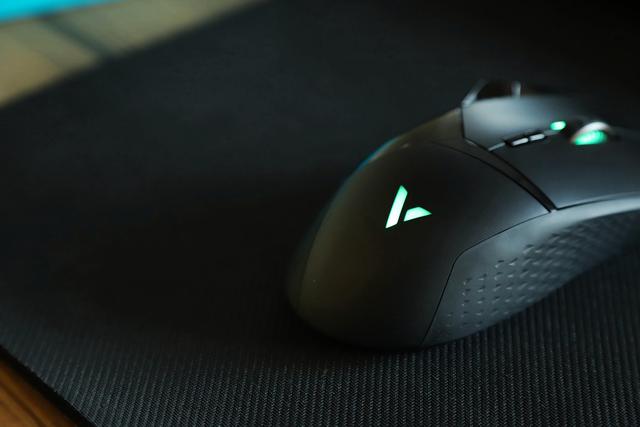 雷柏VT900电竞鼠标,雷柏vt900和罗技g502哪个好