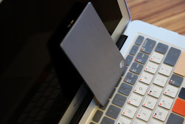 希捷简系列移动硬盘测评,希捷backupplus睿品拆解