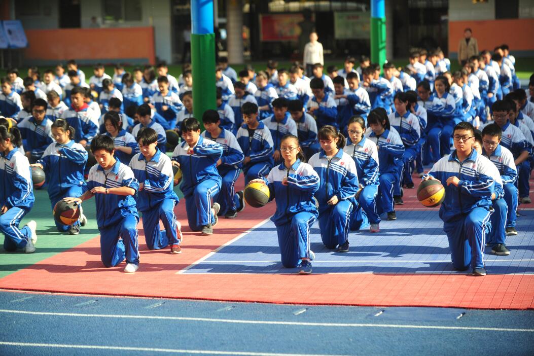 近视防控知识走进学校,预防近视专家走进校园