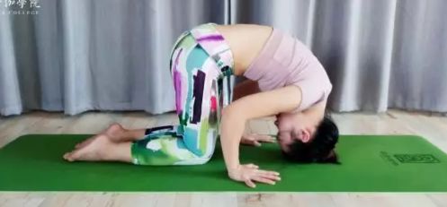 倒立，你可以成为不老女神！