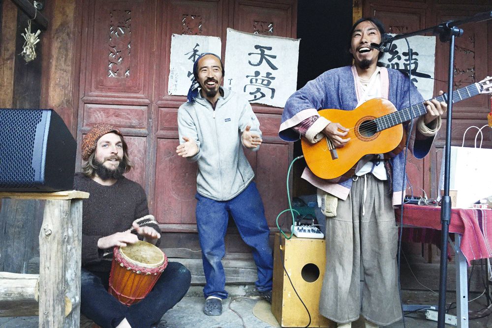 这个年轻人不上班不买房，在大理种地7年，生活过成了这样……