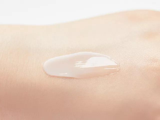 拼团丨日本贵妇牌身体乳，抹完身体香香的、滑滑的