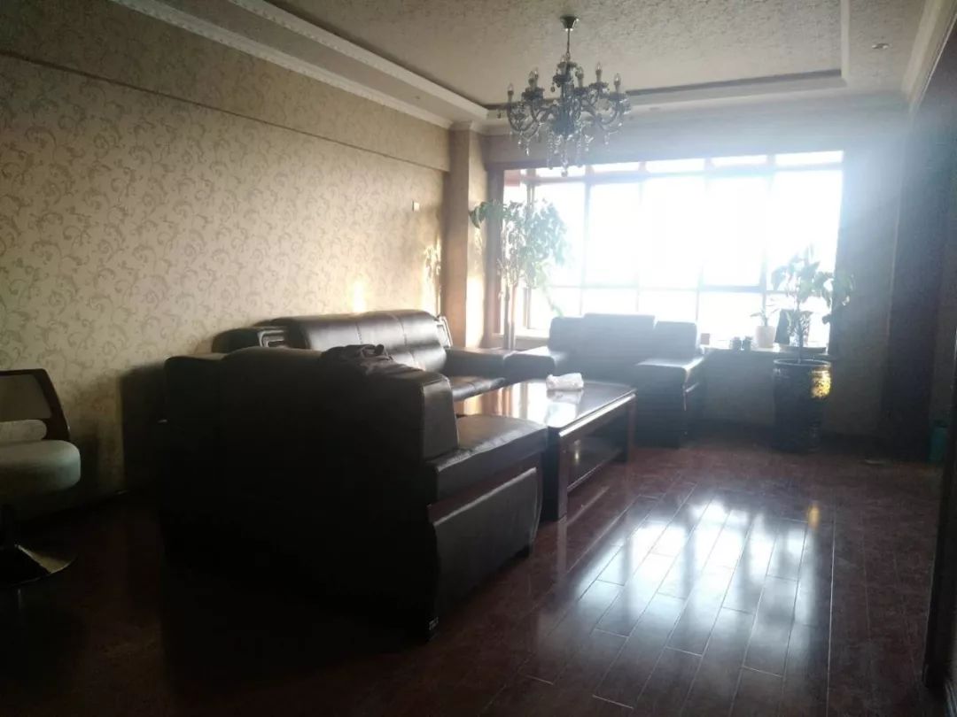 石河子三室二厅50万精装修急卖,石河子二手房大户型推荐