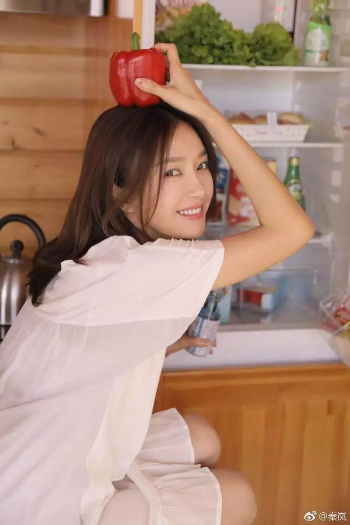 白月光女神秦岚穿搭,秦岚白月光茉莉花