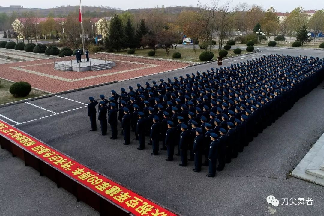做薪火相传举旗人：北部战区空军部队庆祝空军成立69周年