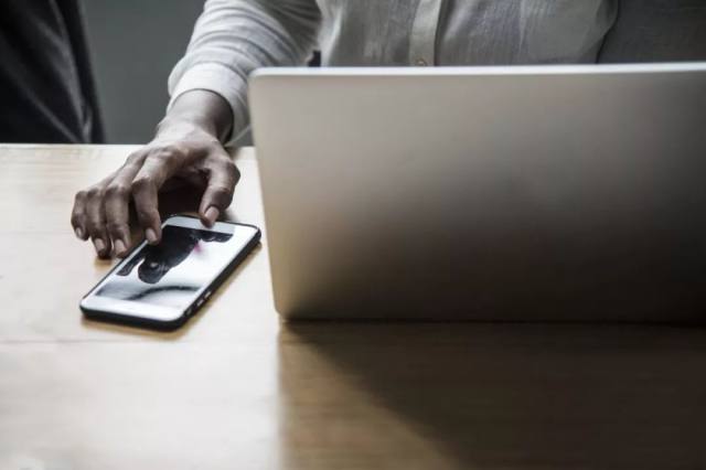 st股票退市后手里的股票怎么办,香港股票退市了手里的股票怎么办