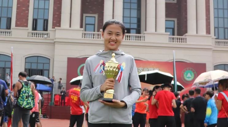 青岛市中学生田径运动会100米冠军,青岛农业大学运动会标枪