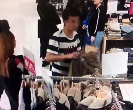 网红女主播直播间卖假货当场被抓,广东网红夫妻直播假货被抓