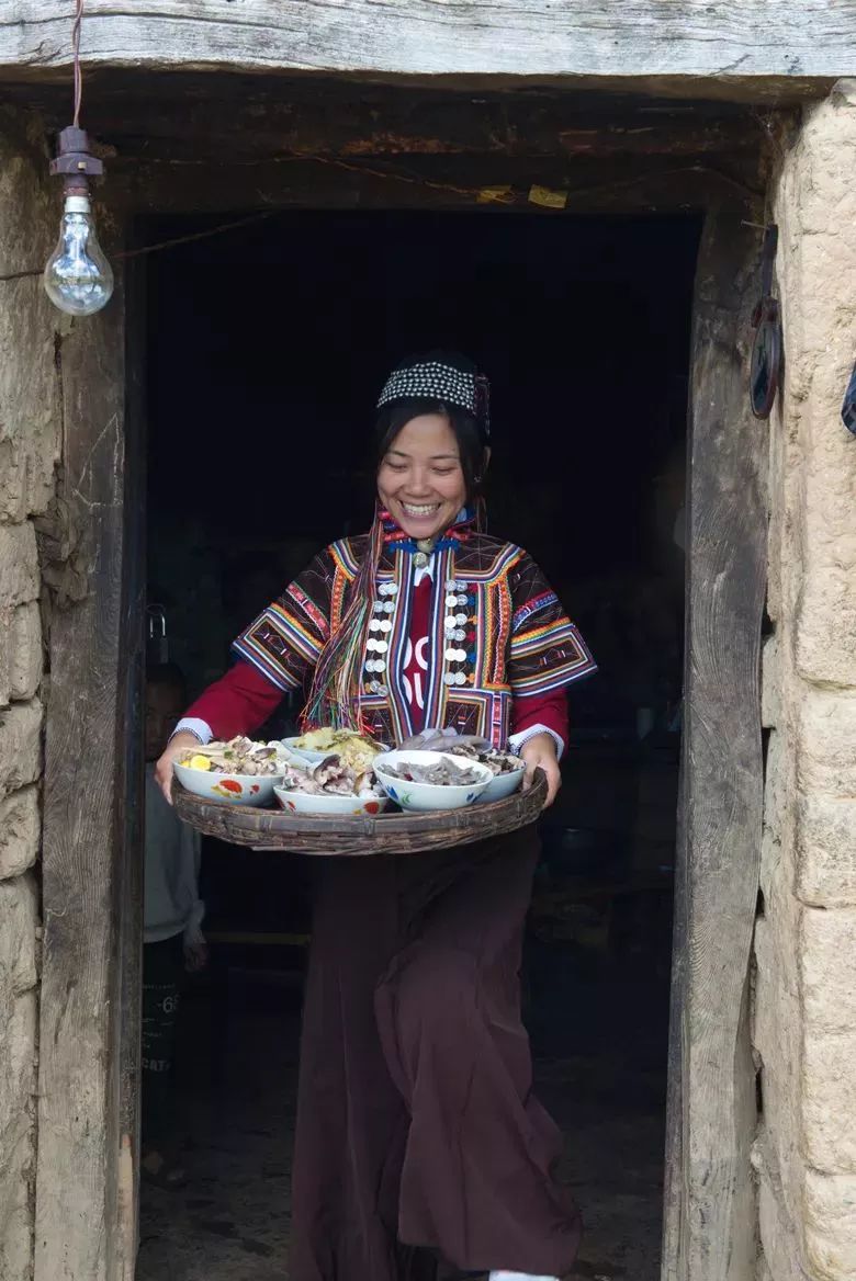 元江哈尼山寨旅游攻略,元江一年一度哈尼十月长街宴视频