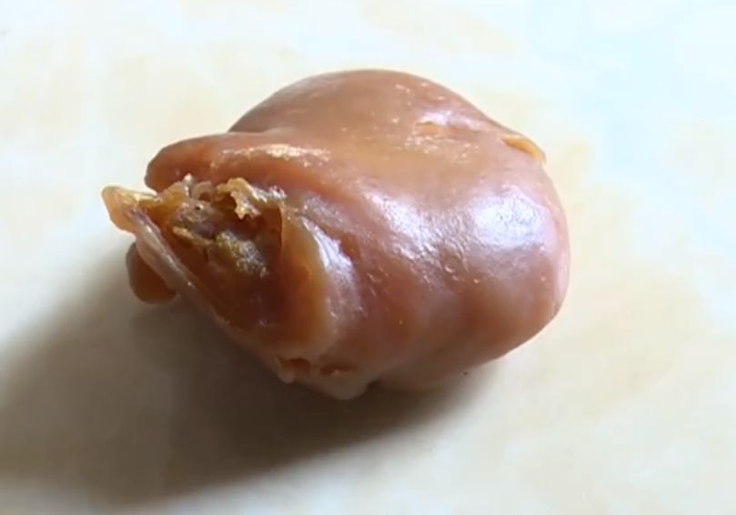 女子杀鸡时发现这个，值400万？快看看……