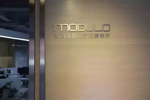 自称“射鸡师”！这个“不太正经”的设计师把酒店开了半个中国，今年终于到杭州了！