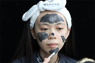 涂脸上能吸出脏东西,吸脸上毛孔里脏东西好吗