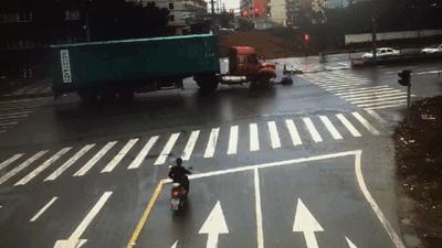 怎样算闯红灯这三个图告诉你,闯红灯三张图