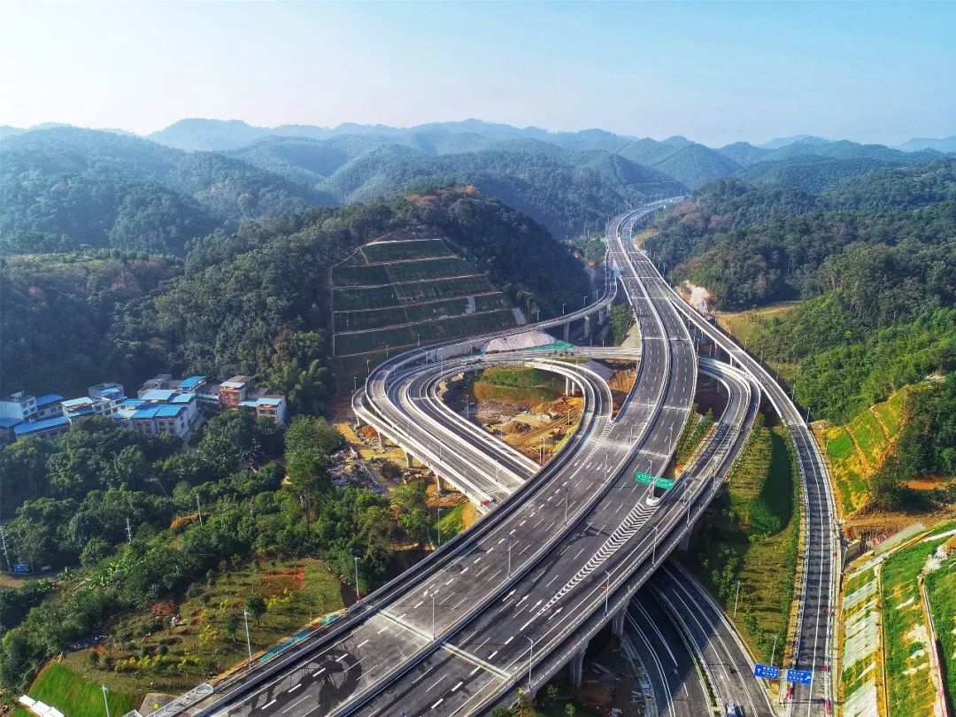 即将开通的柳州网红桥,柳州又一座跨江大桥正在建设