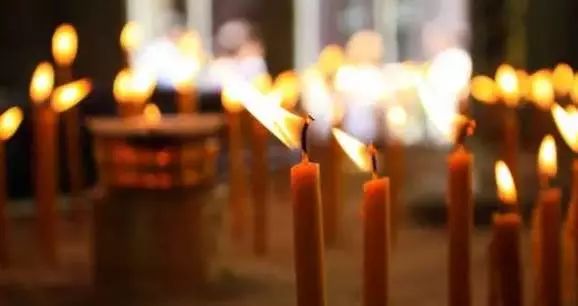 羽绒服上残留的洗衣粉渍怎么去除,羽绒服残留的洗衣粉怎么去除