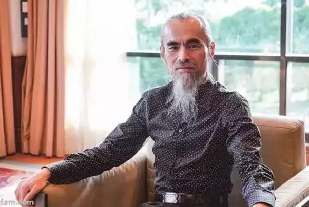 深圳鼎益丰：“东方隐士”如何为信徒理财