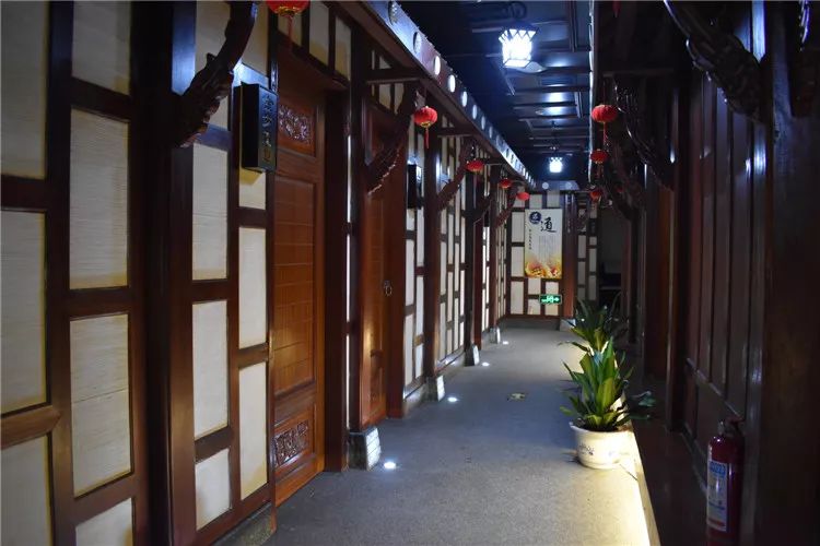 这家足道会馆三周年啦！超多优惠不容错过！约上三五好友，来一场放松身心的足下之旅吧！