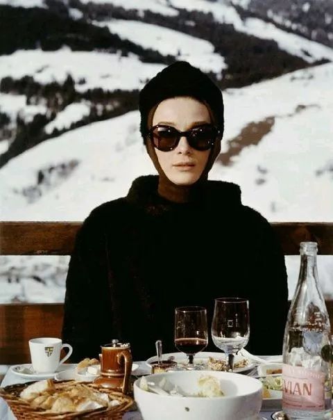 2024款最好看的滑雪服,90年代复古滑雪服